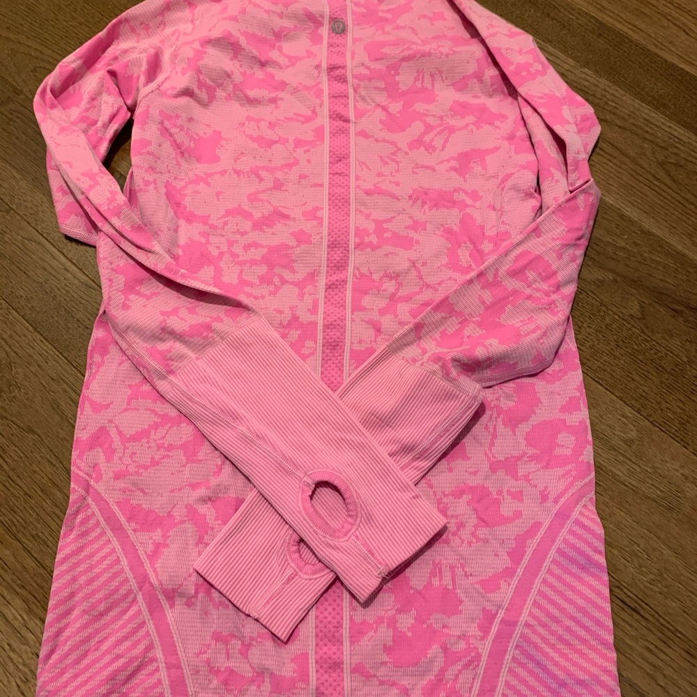 Lululemon Hot Pink Camo Run Swiftly Long Sleeve 6